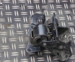 TOYOTA RAV4 2.0 00- лапа подушка основа