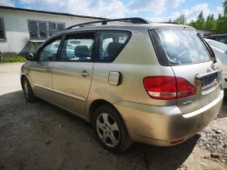TOYOTA AVENSIS VERSO стекло двери - Передний правое 2001 2.0л