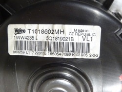 радиатор отопителя vw GOLF VII 7 5G0 5Q1820005AM 5Q1819021B 5Q0907521E