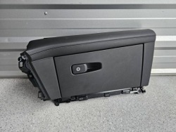 MASERATI LEVANTE бардачок пассажира кожа