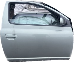 дверь правая 3D серебряный TOYOTA YARIS и 199