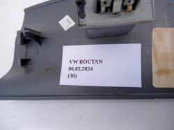 накладка порога правая перед volkswagen ROUTAN VOYAGER TOWN COUNTRY V