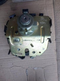 замок крышки багажника зад Focus MK1 хэтчбек 2000 FORD