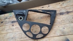 FORD Focus MK1 - рамка консоли 98ABA046A04
