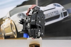 PORSCHE 911 997 / 987 замок двери r