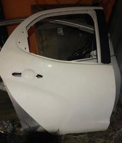 TOYOTA YARIS IV дверь задняя правая
