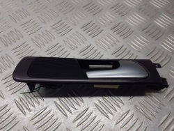правая ручка двери внутренняя Audi A6 C5 2.4 4B0820020