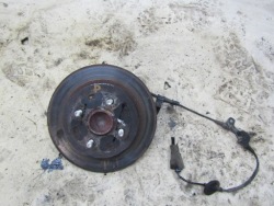 поворотный кулак задний правый задняя 1.6 kia STONIC PA66GF35