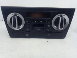 панель потока воздуха кондиционера Audi Q3 8U0820043B