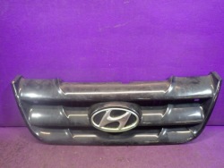 Hyundai 01-05 решетка радиатора Emblemat 8636117010