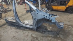 CHRYSLER PACIFICA 17-25R четверть правый передний порог