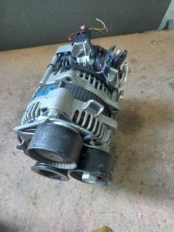 BMW 5 G30 G31 G01 G32 генератор 8490538 B47