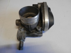 volkswagen PASSAT B5 2.0 ДРОССЕЛЬНАЯ ЗАСЛОНКА 06B133062L