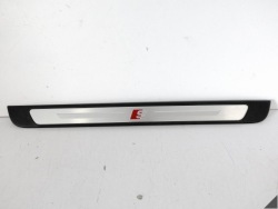 Audi A3 S3 8Y0 Q4 E-TRON 89A молдинг накладка led на порог перед л = r