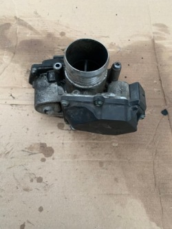 Audi A4 B8 PASSAT Q5 2,0TDI клапан egr 03L131501E