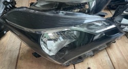 TOYOTA YARIS III 17-20r. фара правая