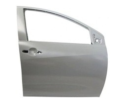 дверь передняя левая 5D YARIS IV 20- оригинал