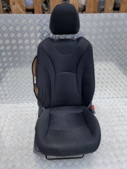 кресло правый передний TOYOTA PRIUS IV 15-