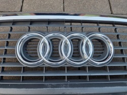 Audi A6 C6 перед рестайлинг решетка радиатора хром под датчик парковки 4F0853651 04-2008