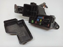 lexus LBX блок коробка предохранителей 82662-52B60