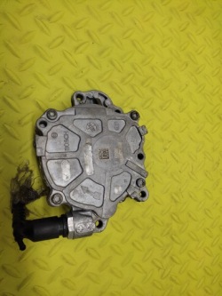 volvo V50 2.5 насос вакум