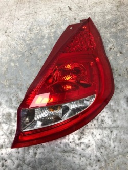 фонарь правый FORD Fiesta MK7 3D 8A61-13404-A