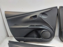 TOYOTA YARIS IV 4 обивка дверные карты зад правый