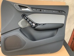 дверные карты правый передний Audi Q3 8U1867106