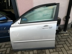volvo V50 2004 - 2012 год дверь левая передняя 426-26