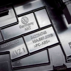 молдинг декоративная задних правый vw id.5 (E39) 10A867228B