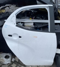 TOYOTA YARIS IV дверь задняя правая