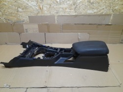 BMW 5 F10 F11 2012 подлокотник 9216890 кожа