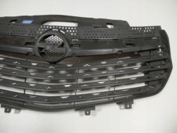 решетка радиатора перед opel Vivaro II b