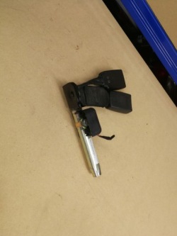 MERCEDES W203 защелка ремня зад двойная