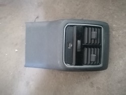 полка консоль usb vw PASSAT B8 америка