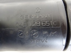 Audi OE 04E129651C патрубок труба впуск