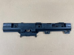 BMW F32 F82 M4 защита стопор крепление кронштейн порога правый 7285792