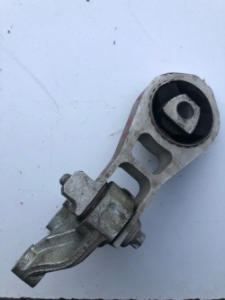 oe 00520043160 лапа подушка Двигателя