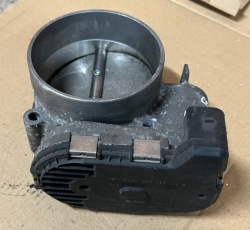 ДРОССЕЛЬНАЯ ЗАСЛОНКА Audi A8 D3 4.2 077133062A