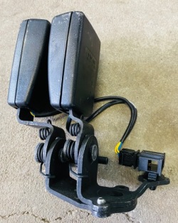 защелка ремней двойная Audi OE 8V0857739