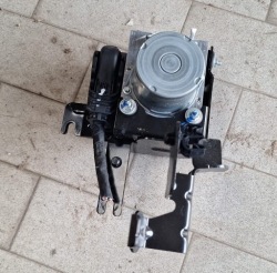 блок ABS renault CAPTUR II 1.6 E-TECH 476606631R
