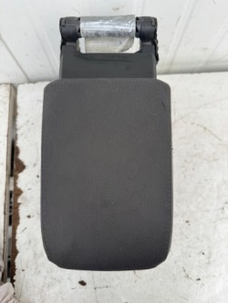 подлокотник vw Golf V GTI 1K5864251B -