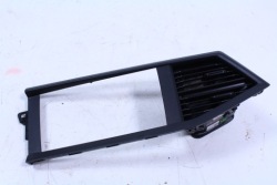 воздухозаборник жалюзи потока воздуха vw T6 23r.