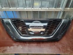 решетка радиатора nissan QASHQAI II рестайлинг