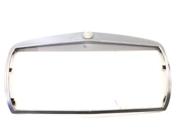решетка радиатора MERCEDES W123 76-85