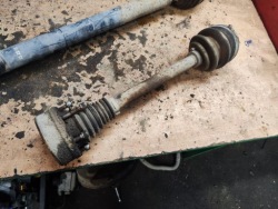 vw PASSAT B6 2.0 полуось левая