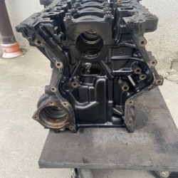 блок Двигателя renault TRAFIC opel VIVARO 2,0 PRIMASTAR 2.0