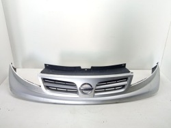 2006 nissan PRIMASTAR решетка радиатора передний