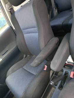 кресло пассажира перед TOYOTA COROLLA VERSO