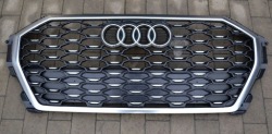 решетка радиатора Q3 83F s хорошее состояние